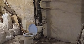 Демонтаж сантехкабины в панельном доме - цена от 1050 рублей | Сварной-Вбр